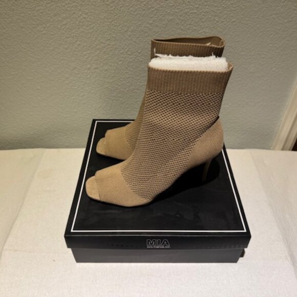 NEW MIA Sock Bootie Heels – Tan Knit Peep Toe, Size 8.5, Original Box - Picture 2 of 6